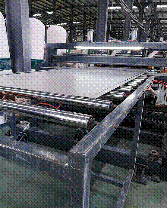 PVC結(jié)皮發(fā)泡板生產(chǎn)線(xiàn)